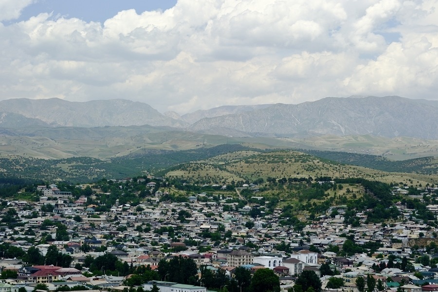 這是2024年6月13日拍攝的塔吉克斯坦首都杜尚別城市風光。新華社記者 鄭開君 攝