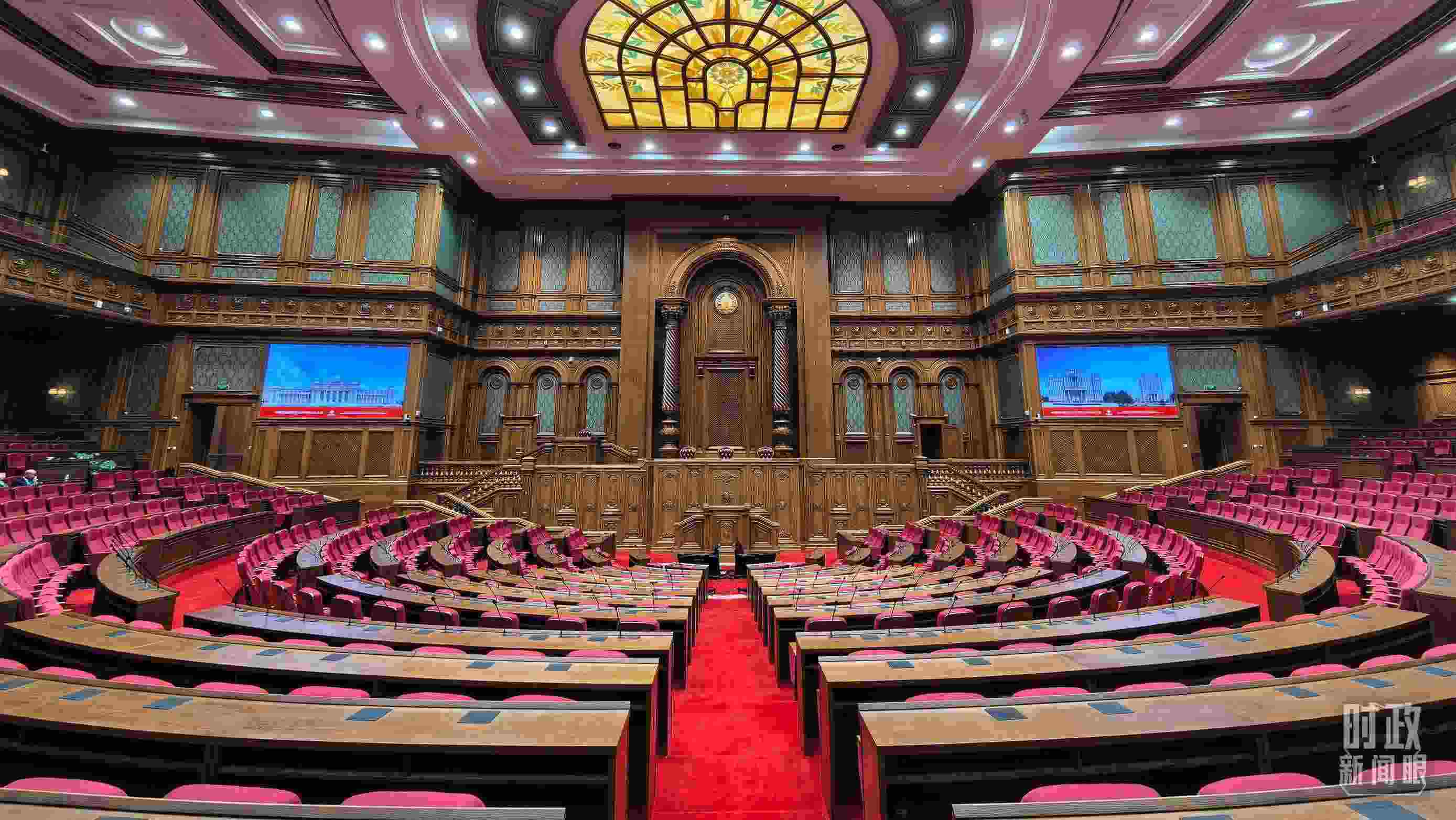 △中方援建塔議會大樓內(nèi)的聯(lián)席議會廳。（總臺央視記者陸泓宇拍攝）