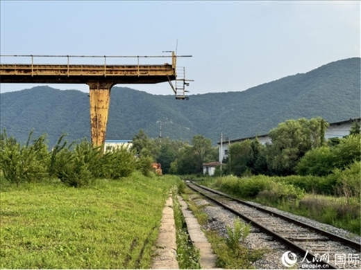 通鋼產(chǎn)品通過鐵路運輸出場。人民網(wǎng) 謝瑩攝
