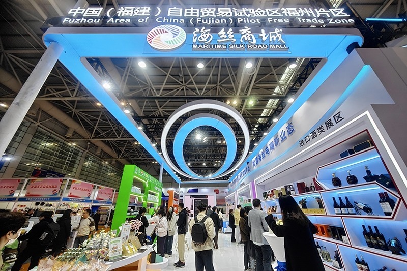 2024年3月18日，第四屆中國(guó)跨境電商交易會(huì)在福建福州開幕。展會(huì)聚焦“鏈接跨境全流域 共建電商新生態(tài)”，集聚全國(guó)80余個(gè)外貿(mào)產(chǎn)業(yè)帶的上千家供應(yīng)鏈企業(yè)。