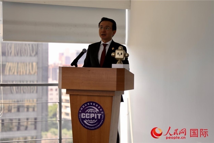 中國(guó)駐墨西哥大使張潤(rùn)發(fā)表講話。人民網(wǎng) 埃內(nèi)斯托·多明戈斯攝