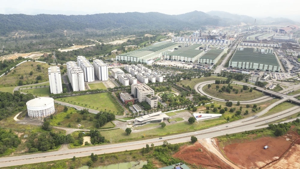 這是2024年6月13日在馬來西亞彭亨州拍攝的馬中關(guān)丹產(chǎn)業(yè)園（無人機(jī)照片）。新華社記者 程一恒 攝