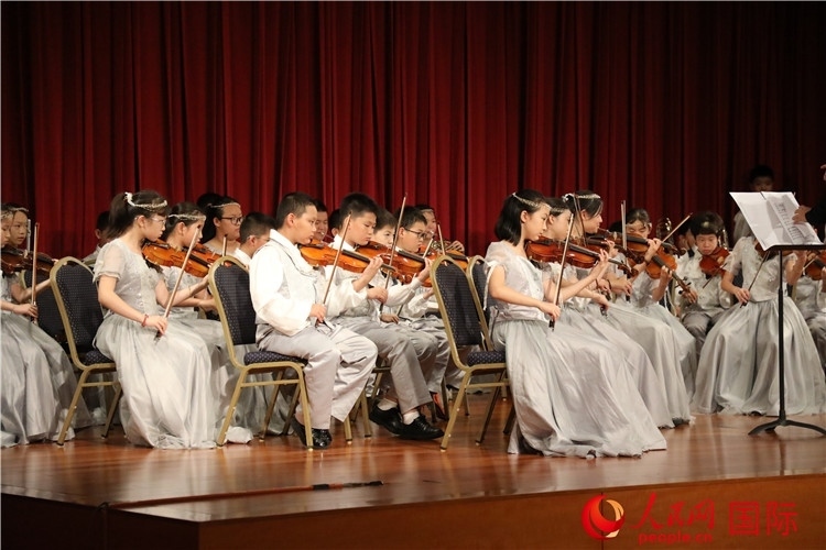 北京市學(xué)生金帆藝術(shù)團(tuán)的學(xué)生們演奏音樂。人民網(wǎng)記者 李志偉攝