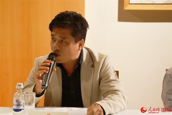 巴西中國浙江商會會長鄭俠茂在座談會上致辭。人民網(wǎng)記者 陳海琪攝