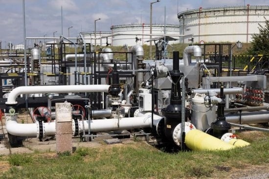 這是2022年5月24日在匈牙利薩茲豪隆包陶多瑙河煉油廠拍攝的連接匈牙利和俄羅斯的“友誼”輸油管道入口點。新華社發(fā)（弗爾季·奧蒂洛攝）