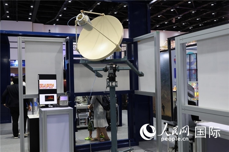 泰國(guó)衛(wèi)星設(shè)備。人民網(wǎng)記者 簡(jiǎn)承淵攝