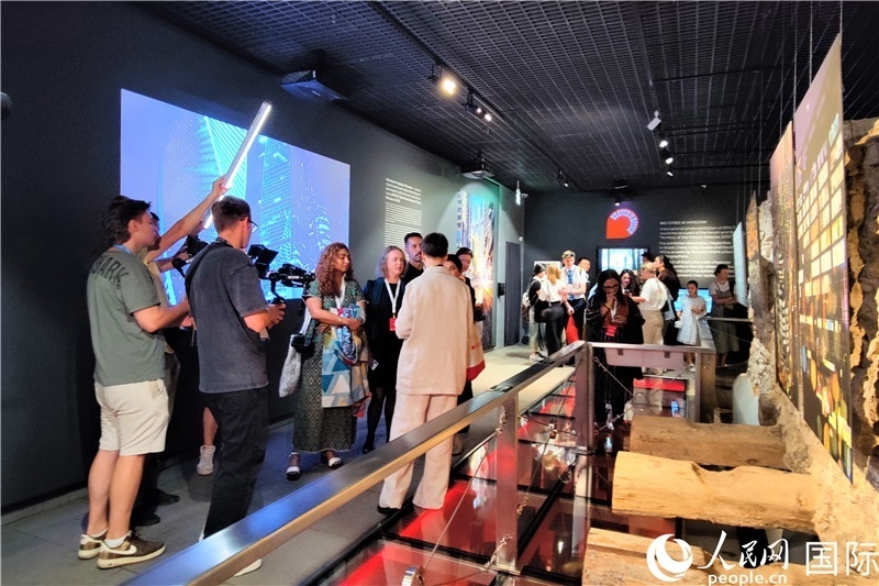 金磚國(guó)家城市主題攝影展現(xiàn)場(chǎng)。人民網(wǎng)記者 于宏建攝