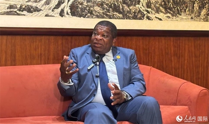 各國議會(huì)聯(lián)盟秘書長馬丁·純貢接受采訪。人民網(wǎng) 曹欣悅攝