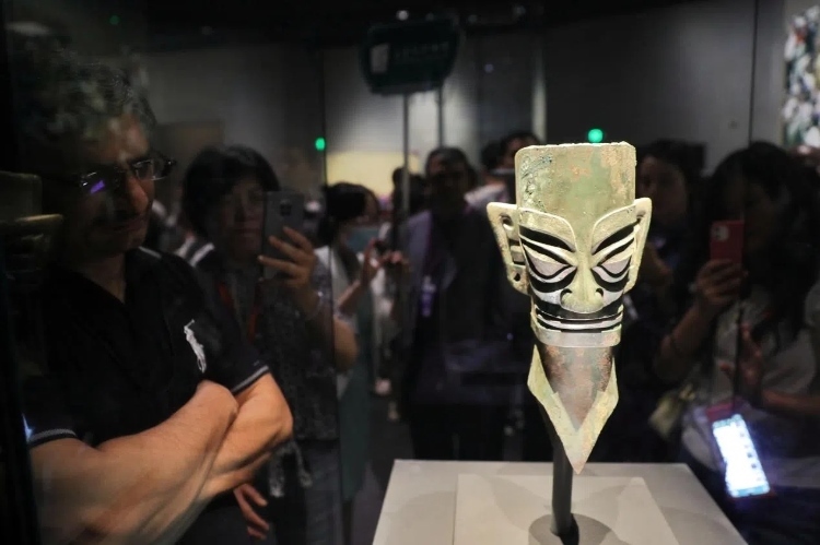 8月31日，亞洲媒體考察團(tuán)參訪三星堆博物館。《中國(guó)經(jīng)濟(jì)周刊》記者肖翊攝