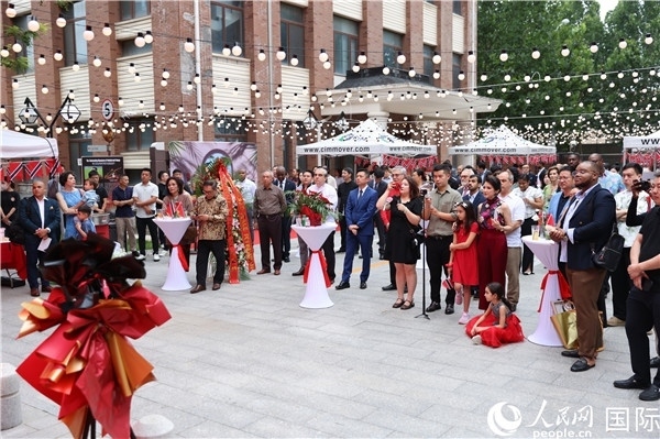 特立尼達(dá)和多巴哥駐華使館在其館內(nèi)慶祝特多獨(dú)立62周年。人民網(wǎng)記者 趙益普攝