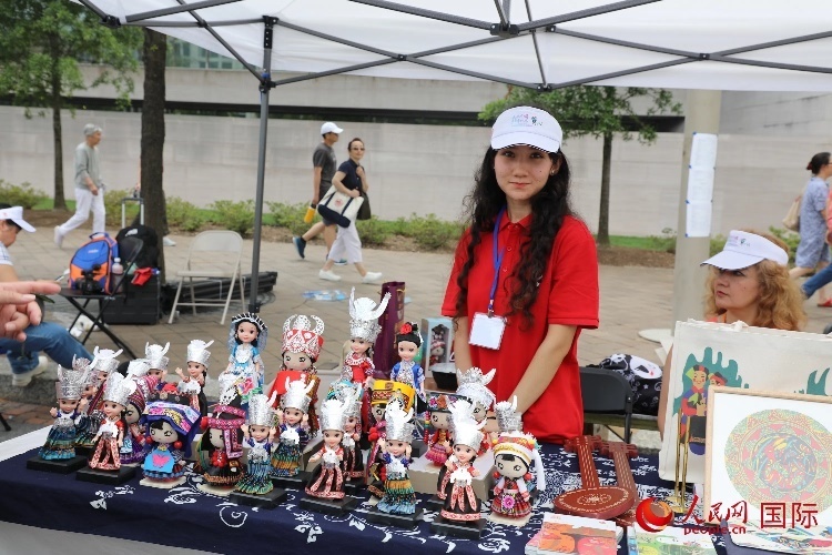 在今年活動上，貴州代表團設(shè)立的貴州非遺文化、“村BA”文創(chuàng)、貴州茶文化等展區(qū)。人民網(wǎng)記者 李志偉攝