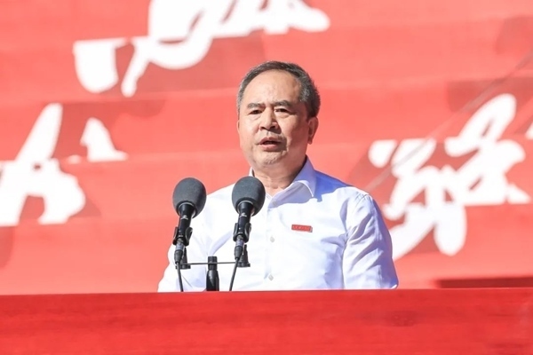 中國(guó)科學(xué)院院士、大連理工大學(xué)校長(zhǎng)賈振元在2024級(jí)新生開學(xué)典禮上致辭。校方供圖