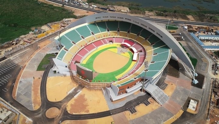 這是2018年7月18日在塞內(nèi)加爾首都達(dá)喀爾航拍的中國援建的塞內(nèi)加爾競技摔跤場。新華社記者 呂帥 攝