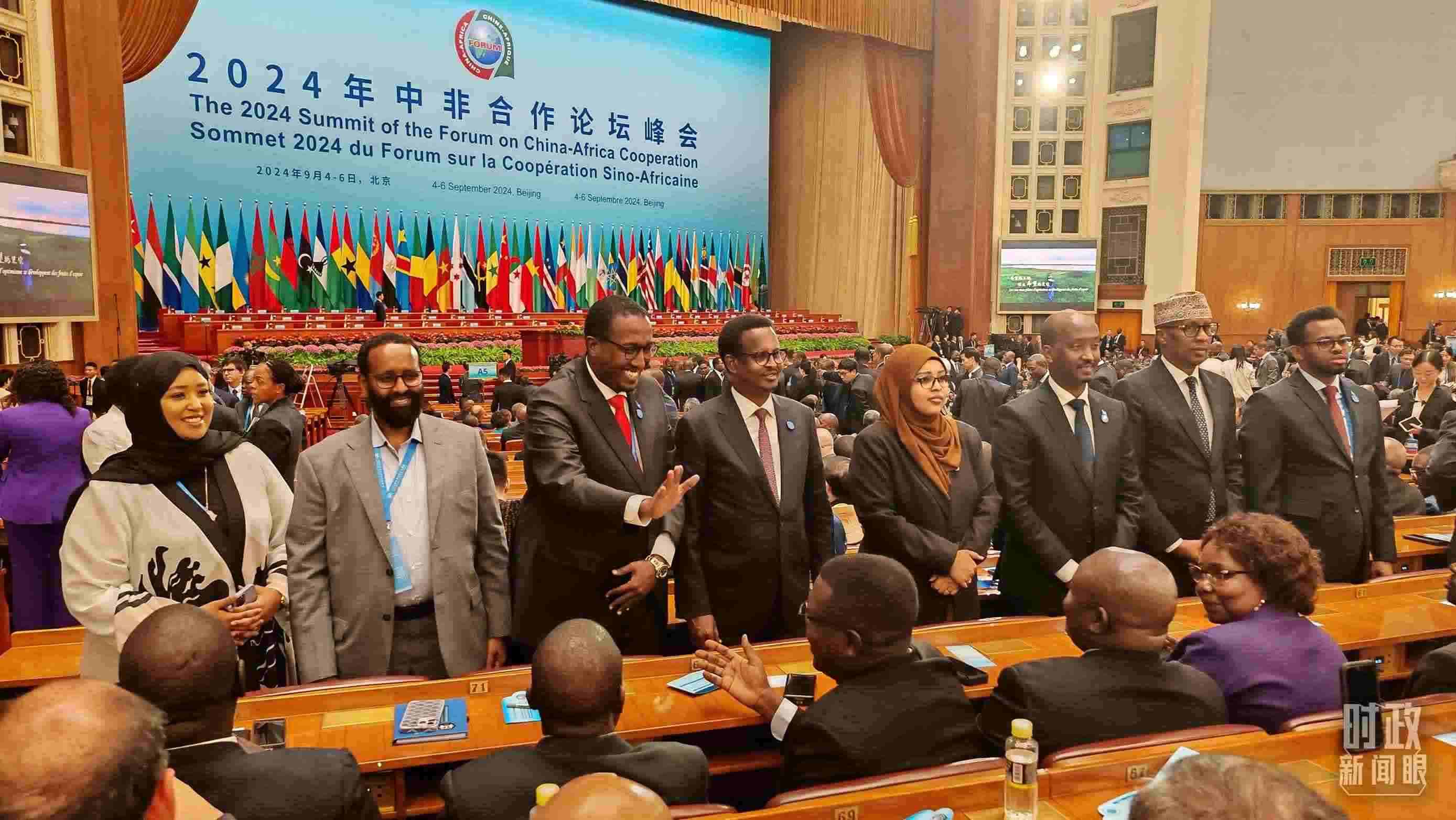  △峰會(huì)搭建溝通的橋梁。（總臺(tái)央視記者鄂介甫、周倜拍攝）