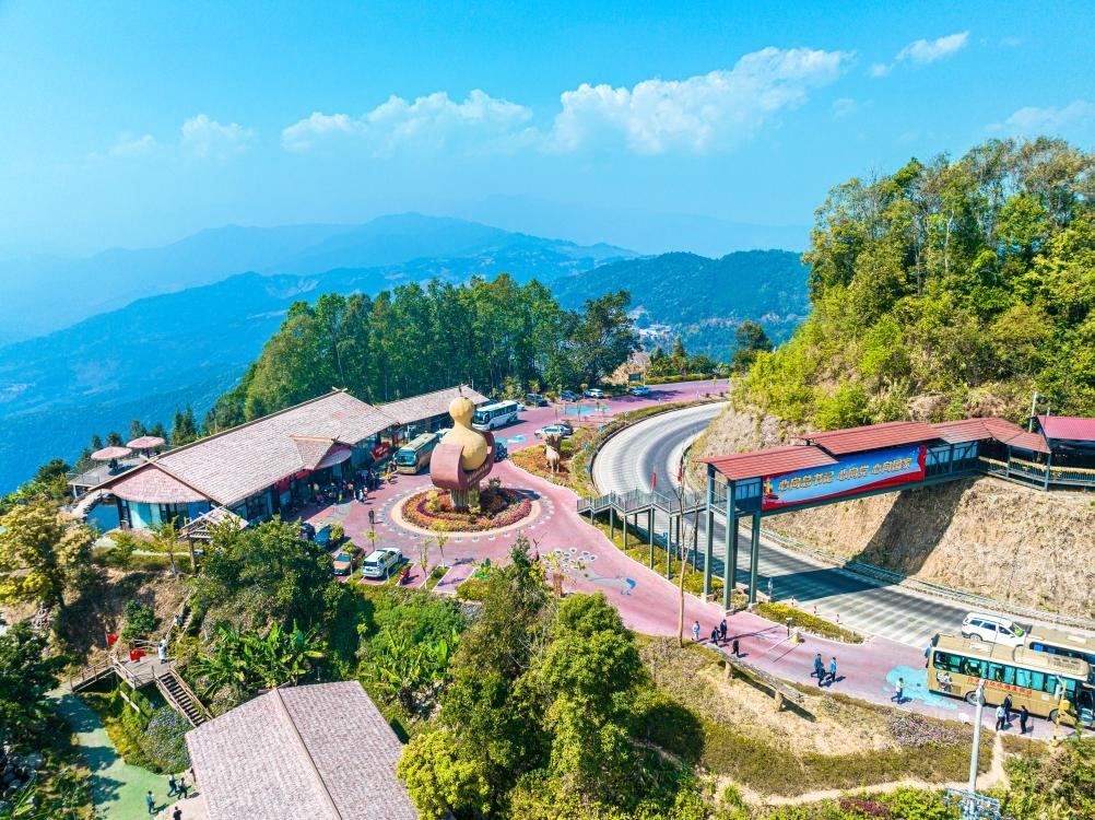 這是位于班洪鄉(xiāng)班洪村下班壩自然村的葫蘆王地AAAA級(jí)景區(qū)游客服務(wù)中心。（滄源縣融媒體中心供圖）