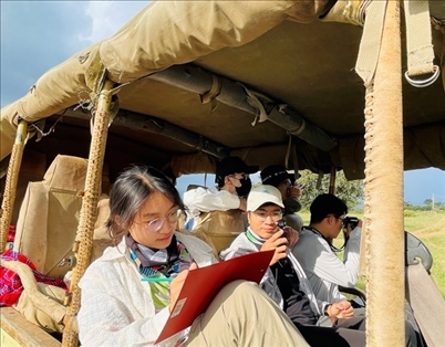 支隊成員開展長頸鹿監(jiān)測國際志愿工作。林源攝