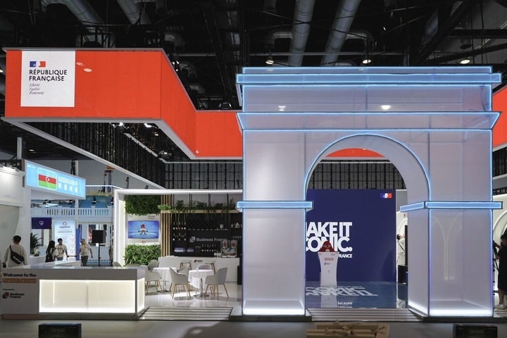 2024年9月11日在國(guó)家會(huì)議中心拍攝的主賓國(guó)法國(guó)展館。新華社記者 曹夢(mèng)瑤 攝