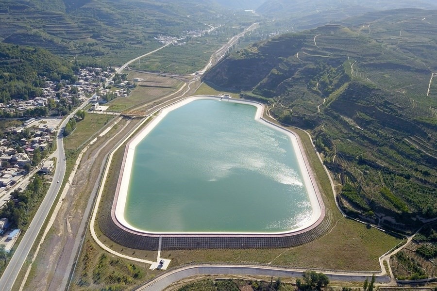 這是在天水市拍攝的已投用的天水城區(qū)引洮供水工程楊家灣調(diào)蓄水池（無人機(jī)照片）。新華社記者 范培珅 攝