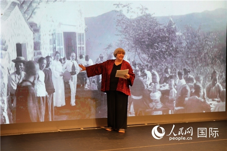 2、美國“鼓嶺之友”代表穆言靈講述友好故事。 人民網(wǎng)記者 李志偉攝