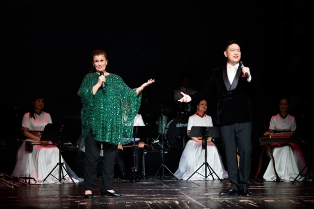 中羅歌唱家合唱《摩爾多瓦的玫瑰》。傅永山 攝