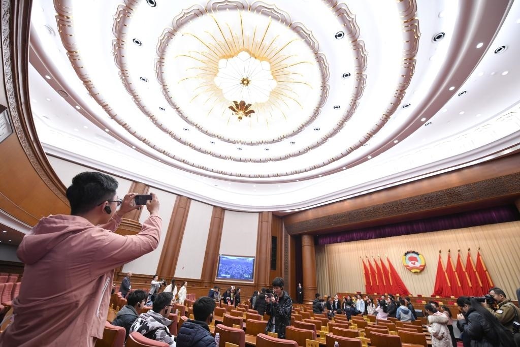 2019年11月16日，全國(guó)政協(xié)機(jī)關(guān)舉辦第一次公眾開(kāi)放日活動(dòng)，約200名高校師生、街道工作人員、退休干部、居民代表等參加。新華社記者 岳月偉 攝