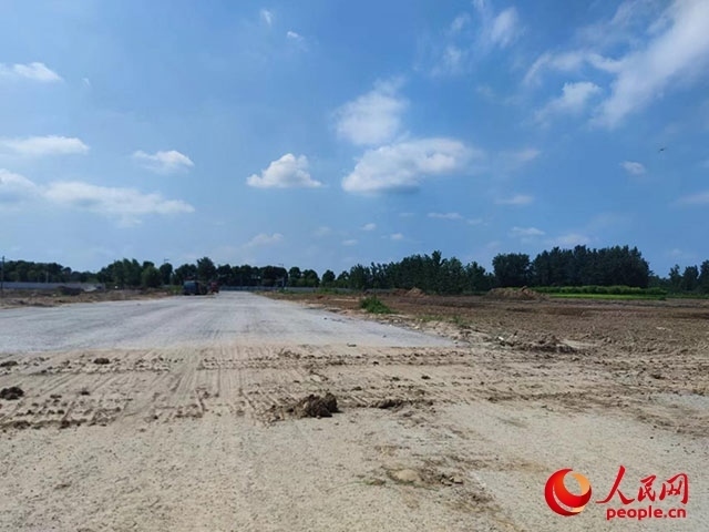 當(dāng)?shù)匾驯唤型５柠}河?xùn)|路。人民網(wǎng) 鞠峰攝