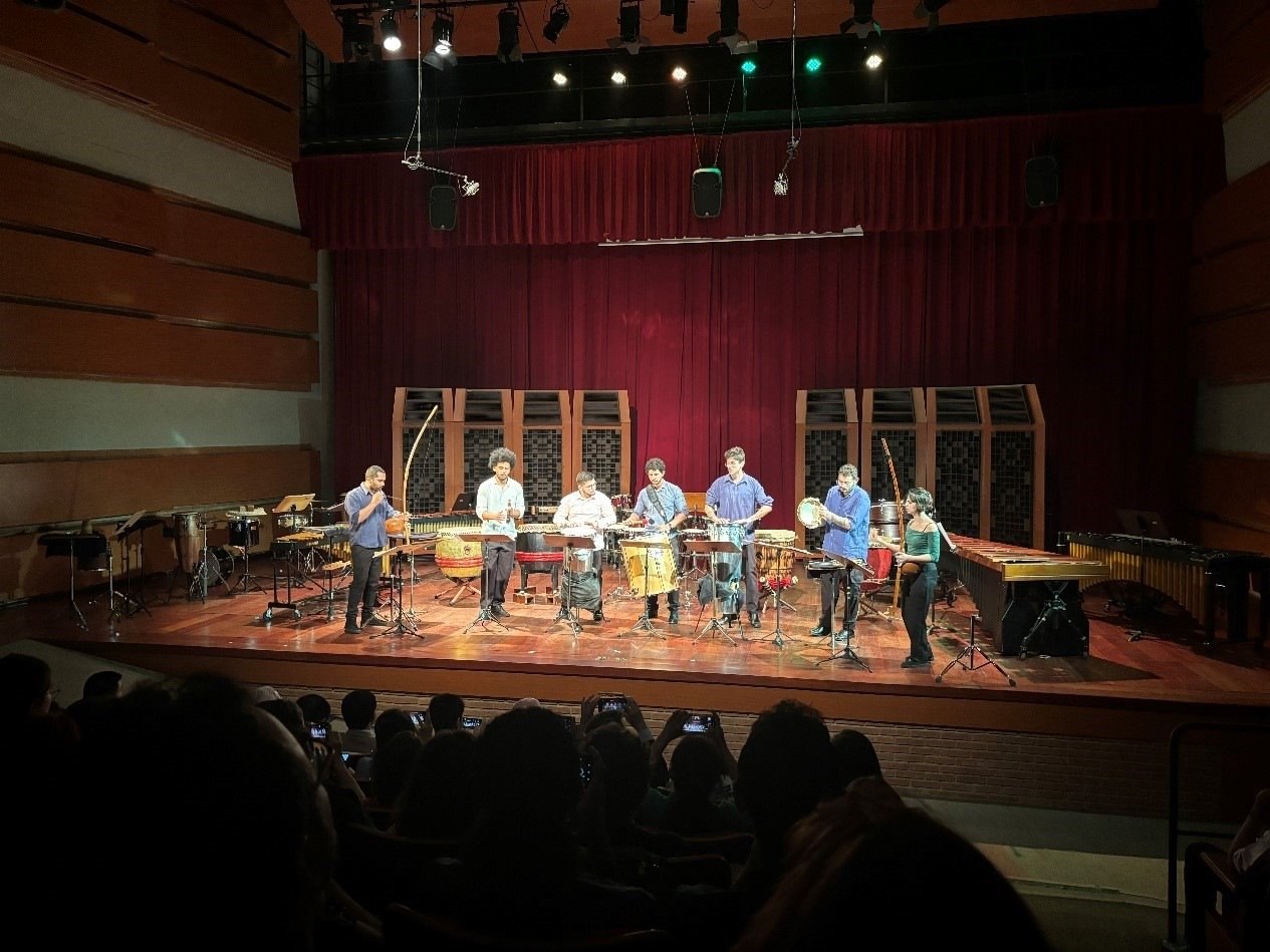 圣保羅州立大學(xué)藝術(shù)學(xué)院打擊樂團(tuán)在活動(dòng)上表演精彩的節(jié)目。 圣保羅州立大學(xué)孔子學(xué)院供圖