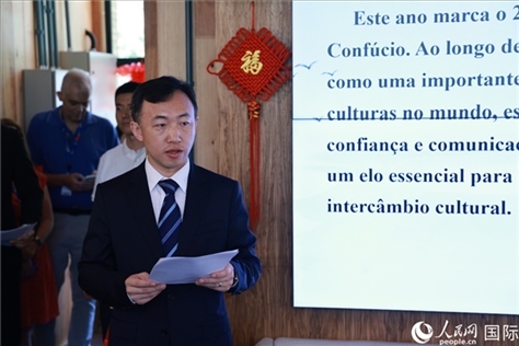 中國(guó)駐里約總領(lǐng)館副總領(lǐng)事王海濤在活動(dòng)現(xiàn)場(chǎng)致辭。人民網(wǎng)記者 陳海琪攝