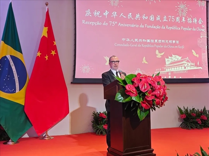 巴西外交部駐東北部地區(qū)辦公室主任德寶拉大使在招待會上致辭。 中國駐累西腓總領(lǐng)館供圖