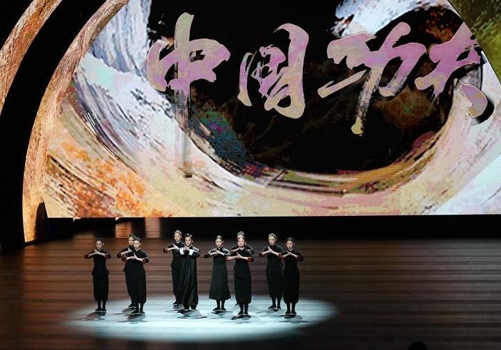 2024年9月19日，演職人員在北京文化論壇專場文藝演出中表演舞劇《詠春》。