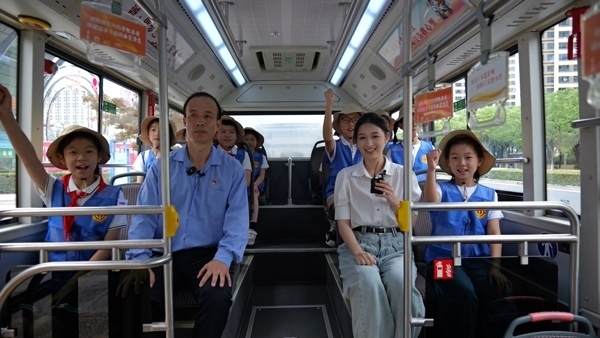 江蘇省太倉市總工會舉行“坐上勞模‘專線’跟著榜樣看太倉”直播活動。江蘇省總工會供圖