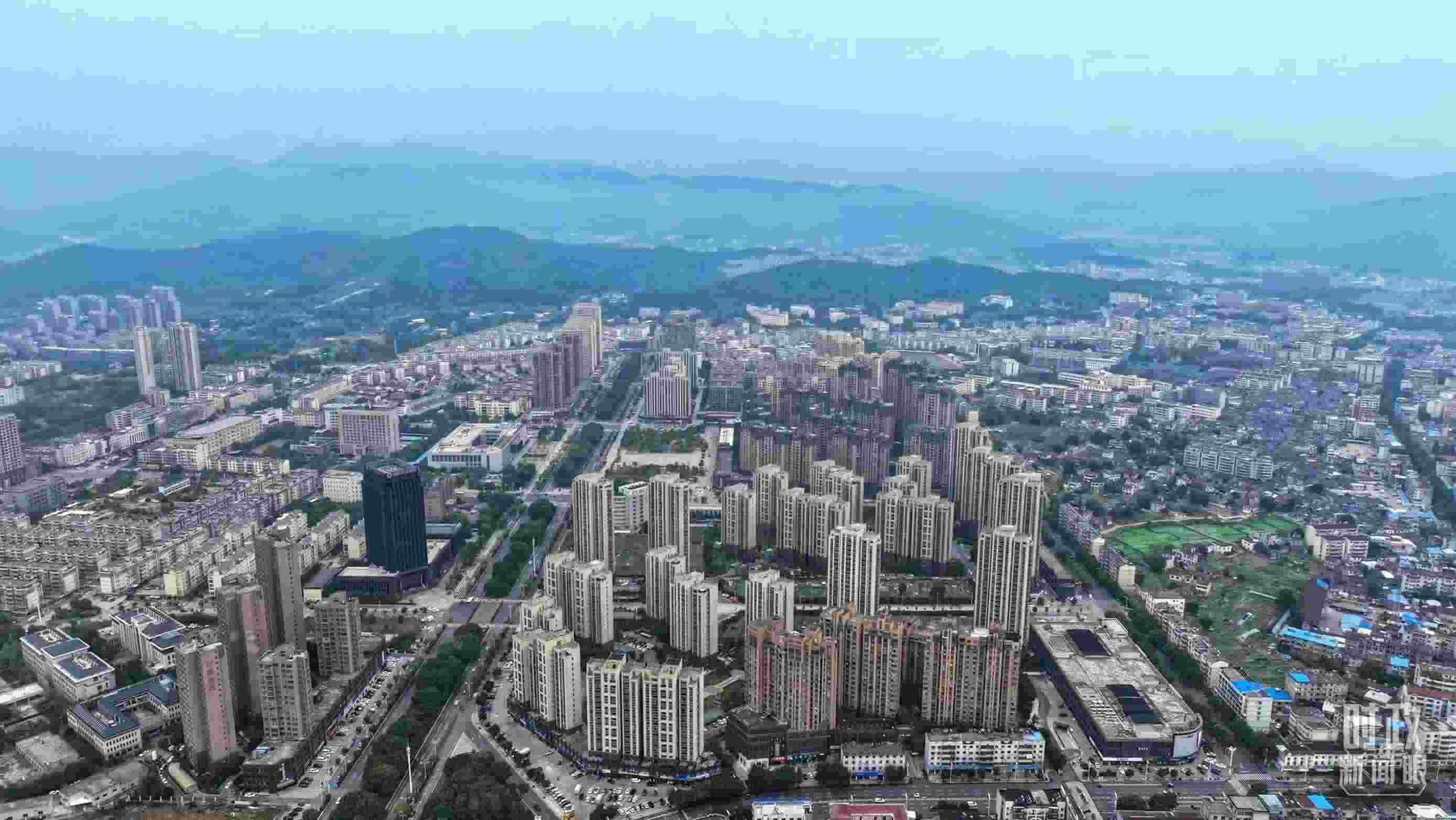 △俯瞰桐城市。（總臺(tái)記者葛啟文拍攝）