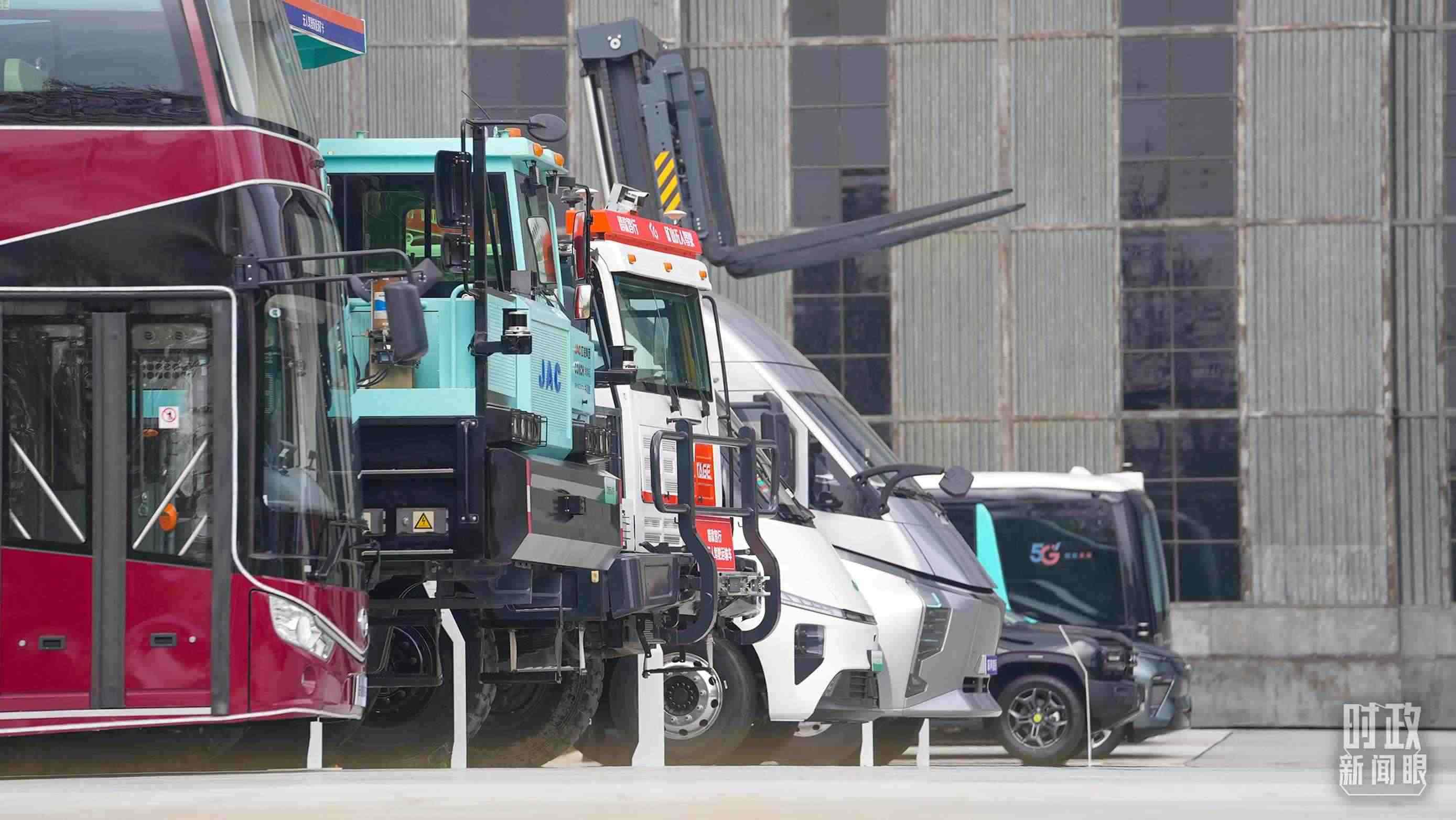 △安徽省重大科技創(chuàng)新成果集中展示展出的新能源汽車。（總臺(tái)央視記者金雨秋拍攝）