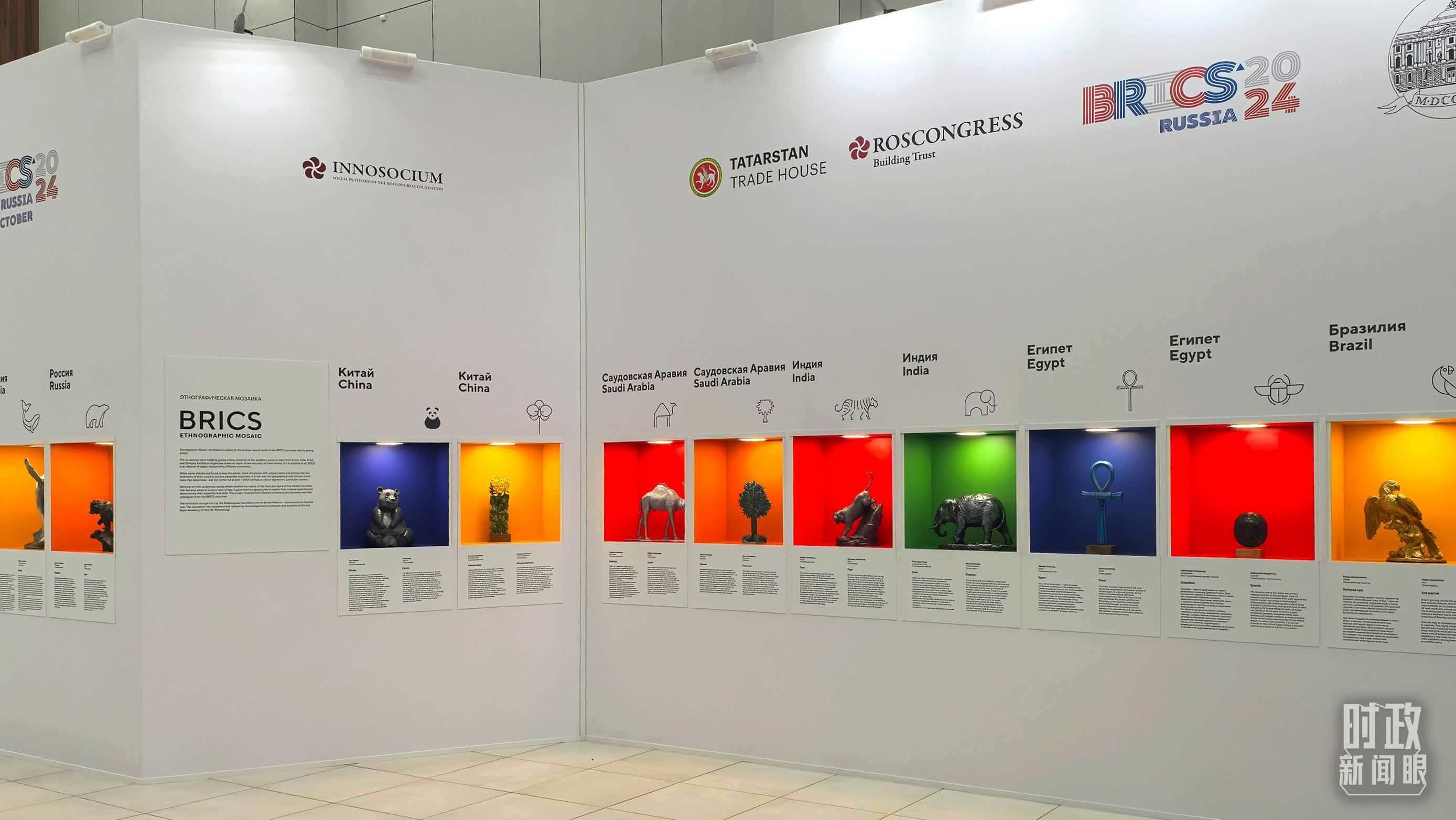 △ 喀山會展中心內(nèi)展示的金磚國家工藝品。（總臺央廣記者潘毅拍攝）