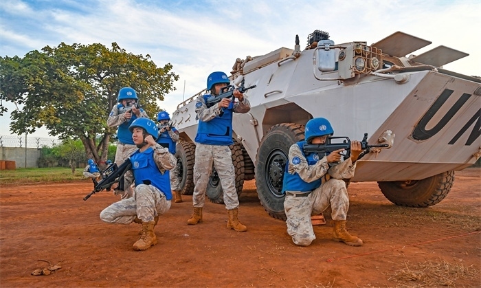 保持防衛(wèi)警戒。孫千攝