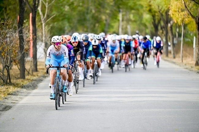 選手在比賽中展開激烈角逐。主辦方供圖