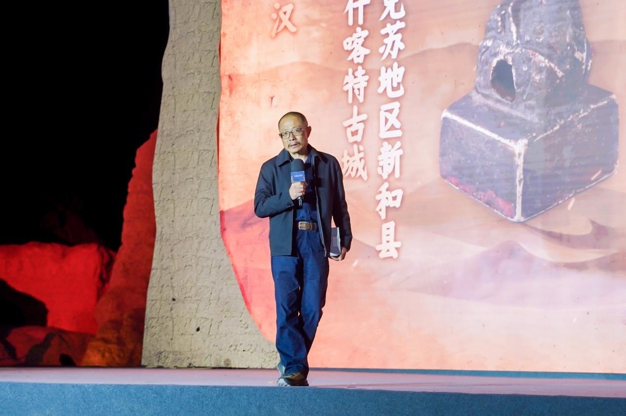 陳凌在“何以中國·五星出東方”網(wǎng)絡(luò)主題宣傳活動現(xiàn)場演講。人民視頻供圖