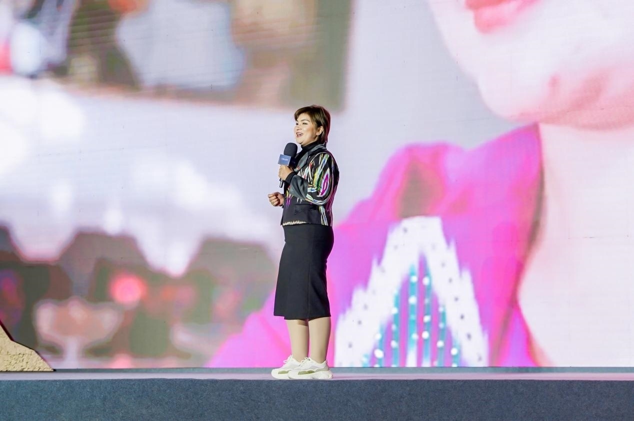 如克亞木·麥提賽地在“何以中國·五星出東方”網(wǎng)絡(luò)主題宣傳活動現(xiàn)場演講。人民視頻供圖