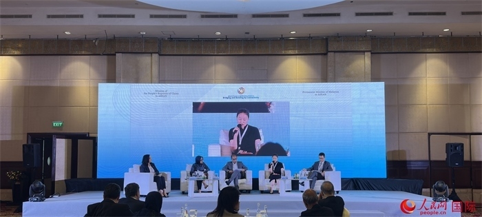 “企業(yè)對(duì)中國東盟互聯(lián)互通的責(zé)任與貢獻(xiàn)”分議題討論現(xiàn)場(chǎng)。人民網(wǎng)記者 曹師韻攝