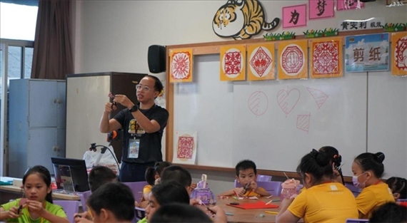 剪紙教學(xué)。主辦方供圖