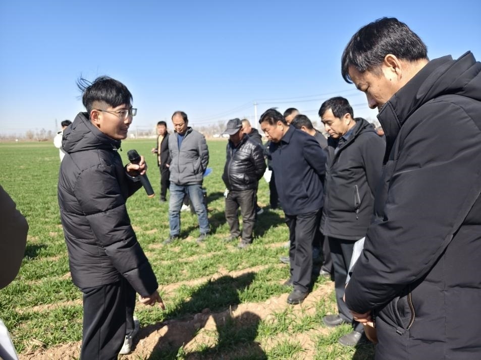 科技小院的“學生專家”（左一）。受訪者供圖