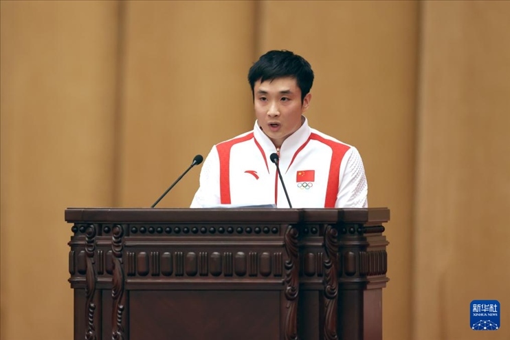 11月15日，跳水運(yùn)動(dòng)員曹緣在報(bào)告會(huì)上發(fā)言。新華社記者 李明 攝