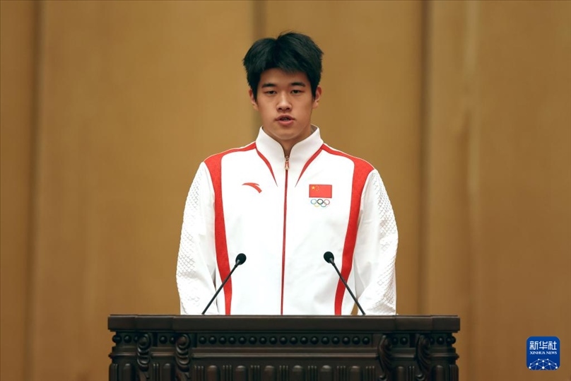 11月15日，游泳運(yùn)動(dòng)員潘展樂在報(bào)告會(huì)上發(fā)言。新華社記者 李明 攝