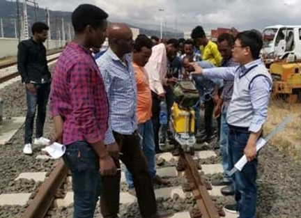 山東職業(yè)學(xué)院開展亞吉鐵路運營技術(shù)培訓(xùn)。教育部職業(yè)教育與成人教育司供圖