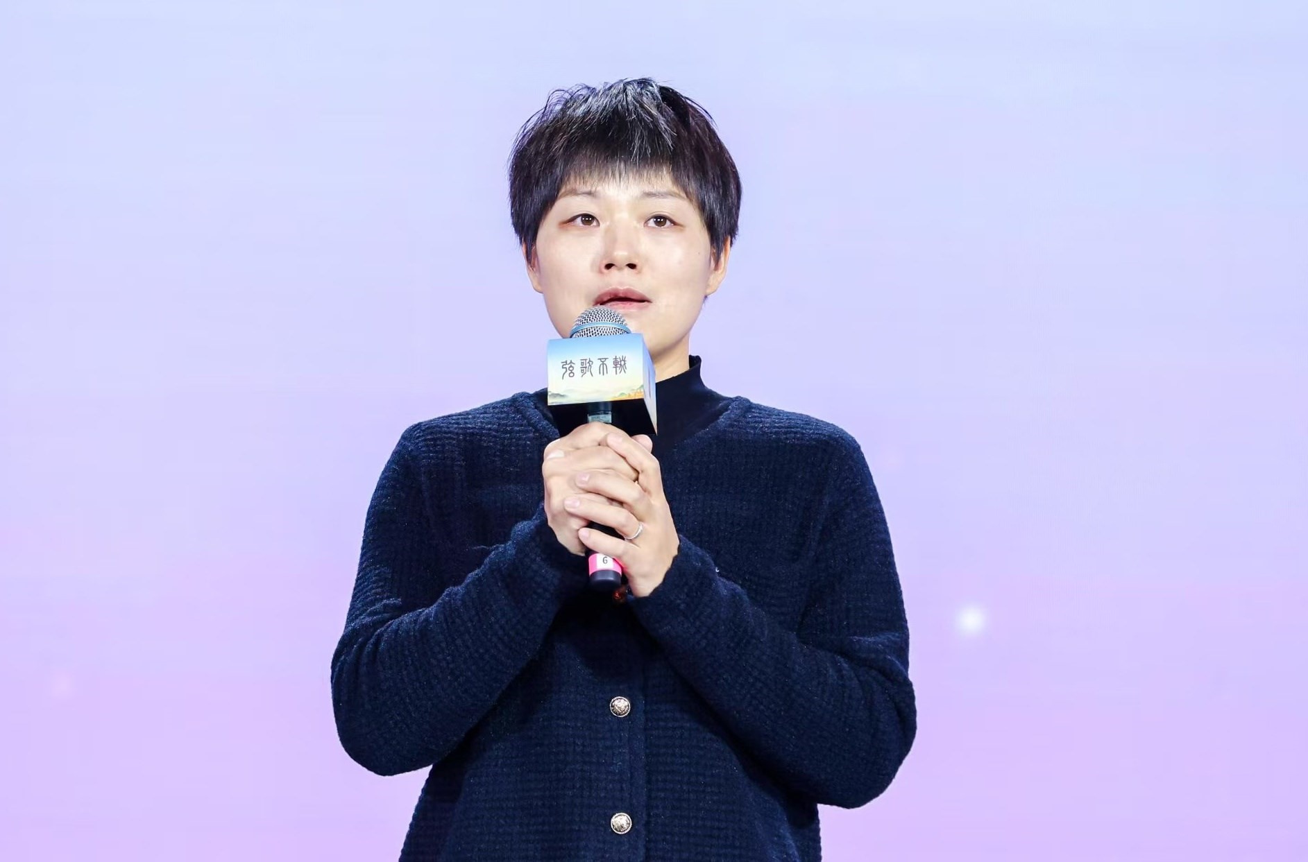 “中國(guó)好人”欒留偉妻子薛巧艷。人民視頻供圖。