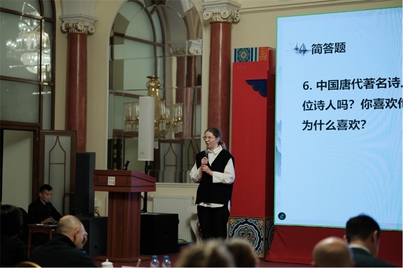 參賽選手現(xiàn)場答題。 俄羅斯國立人文大學(xué)孔子學(xué)院供圖