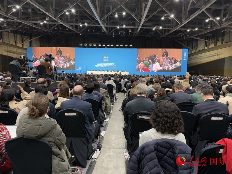 圖為塑料污染政府間談判委員會(huì)第五次會(huì)議現(xiàn)場(chǎng)。人民網(wǎng)記者 莽九晨攝