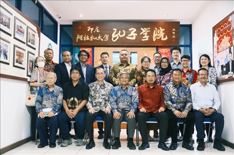 參會嘉賓合影。阿拉扎大學(xué)孔子學(xué)院供圖