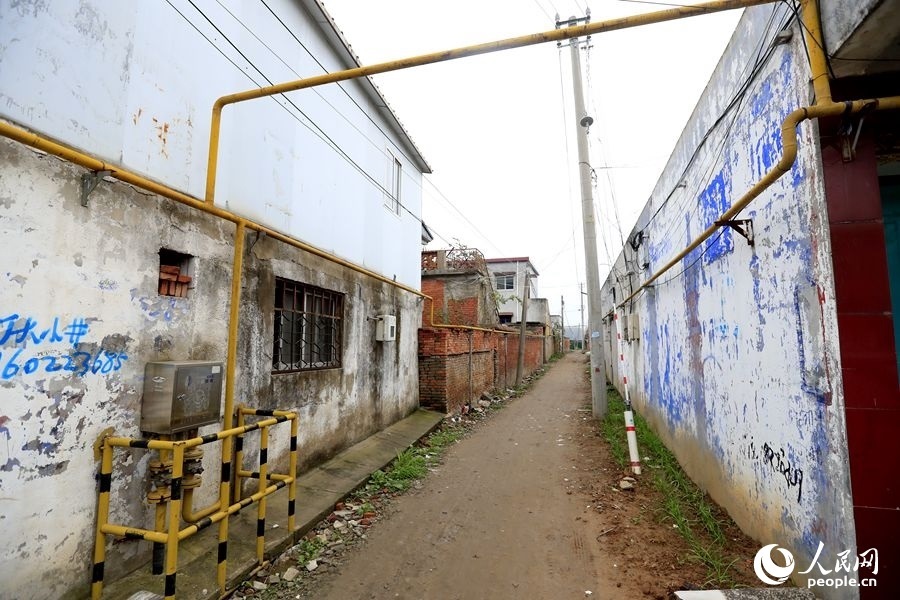 中燃公司在玉山鎮(zhèn)鋪設完工的燃氣管網(wǎng)。人民網(wǎng)記者 慎志遠攝