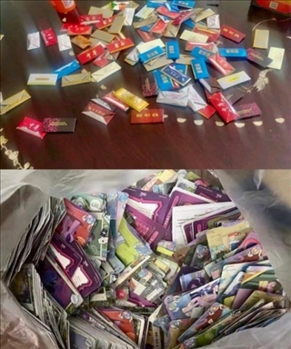 孩子們收集的煙卡、卡牌。受訪者供圖